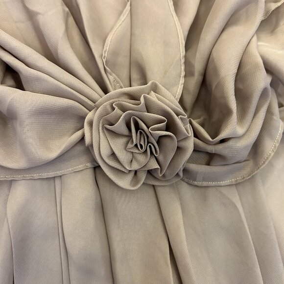 Ryu Women's Dress Size S Beige Sleeveless V-Neck Back Zipper Knee Length NWT - Picture 3 of 15